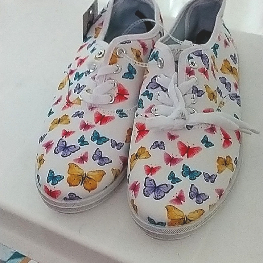 🆕 Take A Walk Butterfly Tennis Shoes